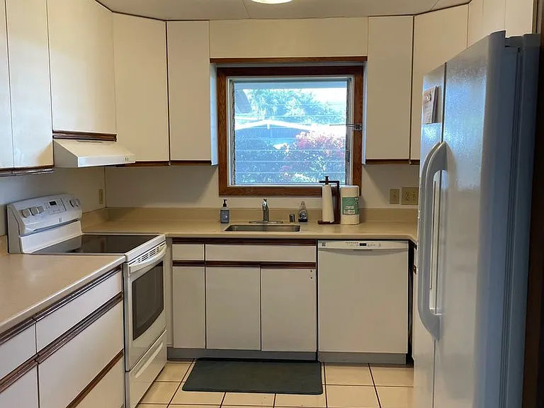 521 Ululani St — Photo 4