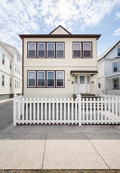 19 Burgess Pl — Photo 1