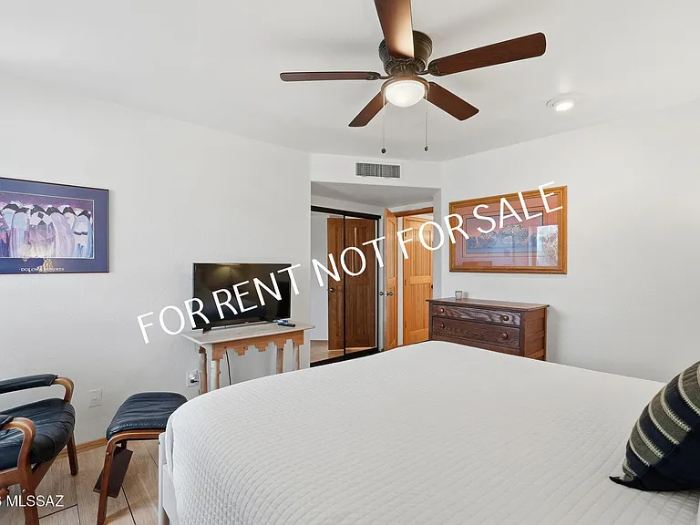 2824 E Sierra Vista Rd — Photo 24