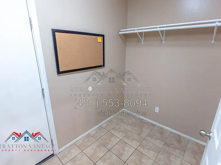 1423 N 81st Ave — Photo 17