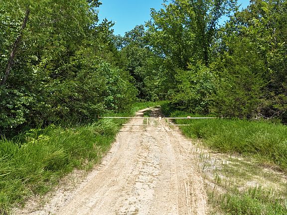 2nd image of Blue Mountain Rd