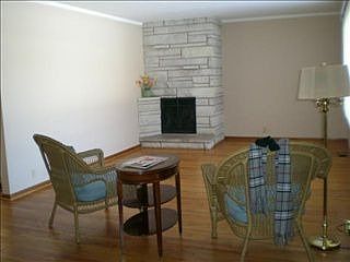 3rd image of 300 Sunnybrook Ln