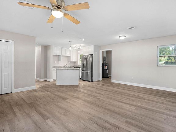 5th image of 219 Wilshire Dr
