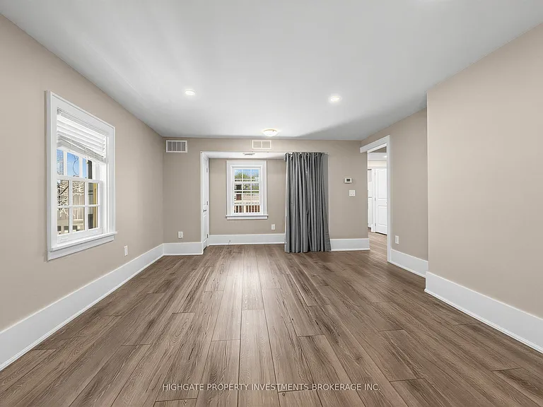 107 Kent St #UPPER — Photo 14
