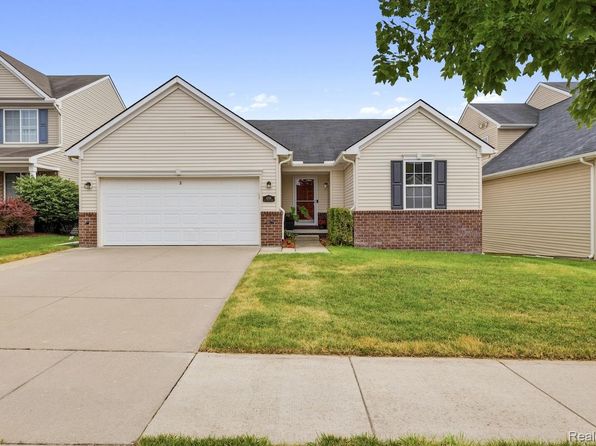 4098 Ash Tree Ln