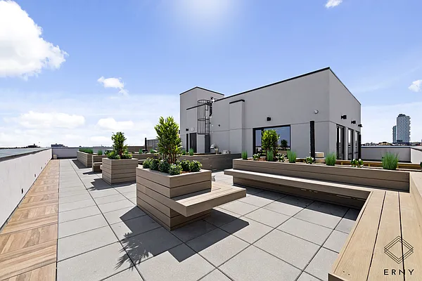 Rented by ERNY LLC | media 45