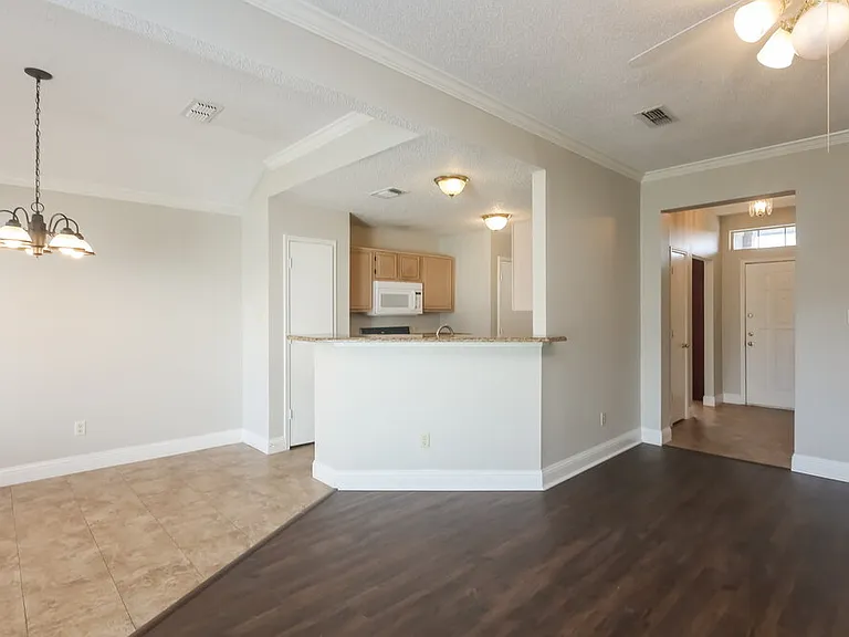 2524 Park Valley Dr — Photo 5