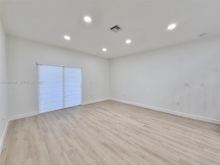 4412 Woodland Cir #0 — Photo 5