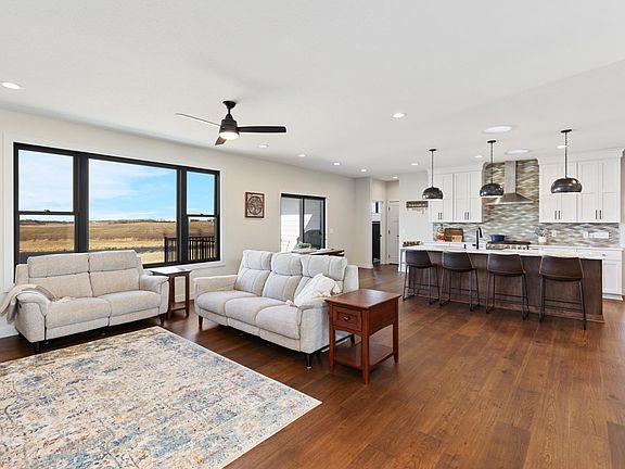 5th image of 23554 Cardinal Dr