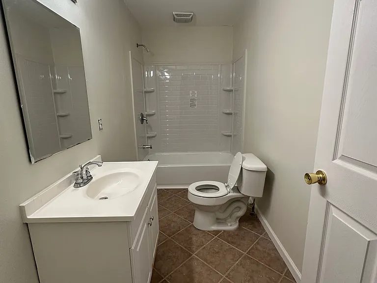 2739 Bleeker St — Photo 19