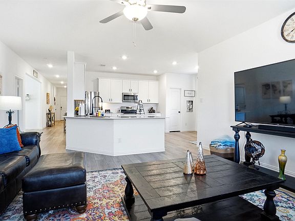 5th image of 1333 Almond Rd