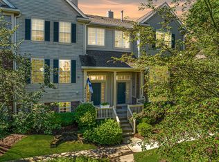 2850 N Greenwood Ave, Arlington Heights, IL 60004
