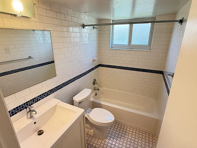 4201 NE 21st Ave — Photo 9