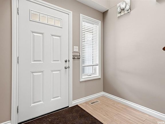 3rd image of 837 Connaught STREET