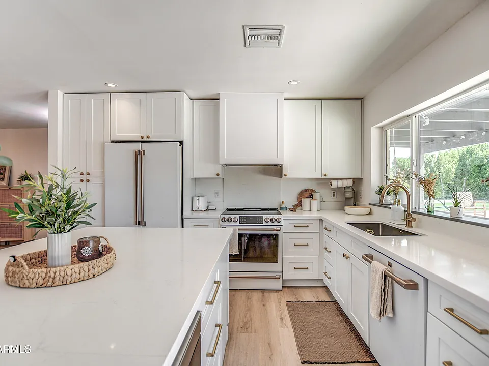 4011 E Hancock Dr