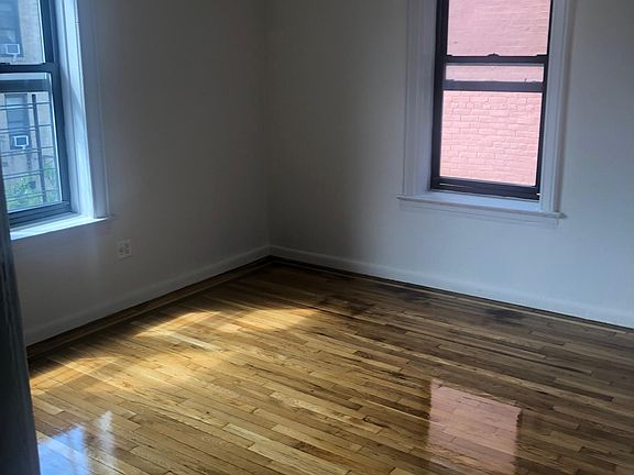 4th image of 2280 Grand Ave #3