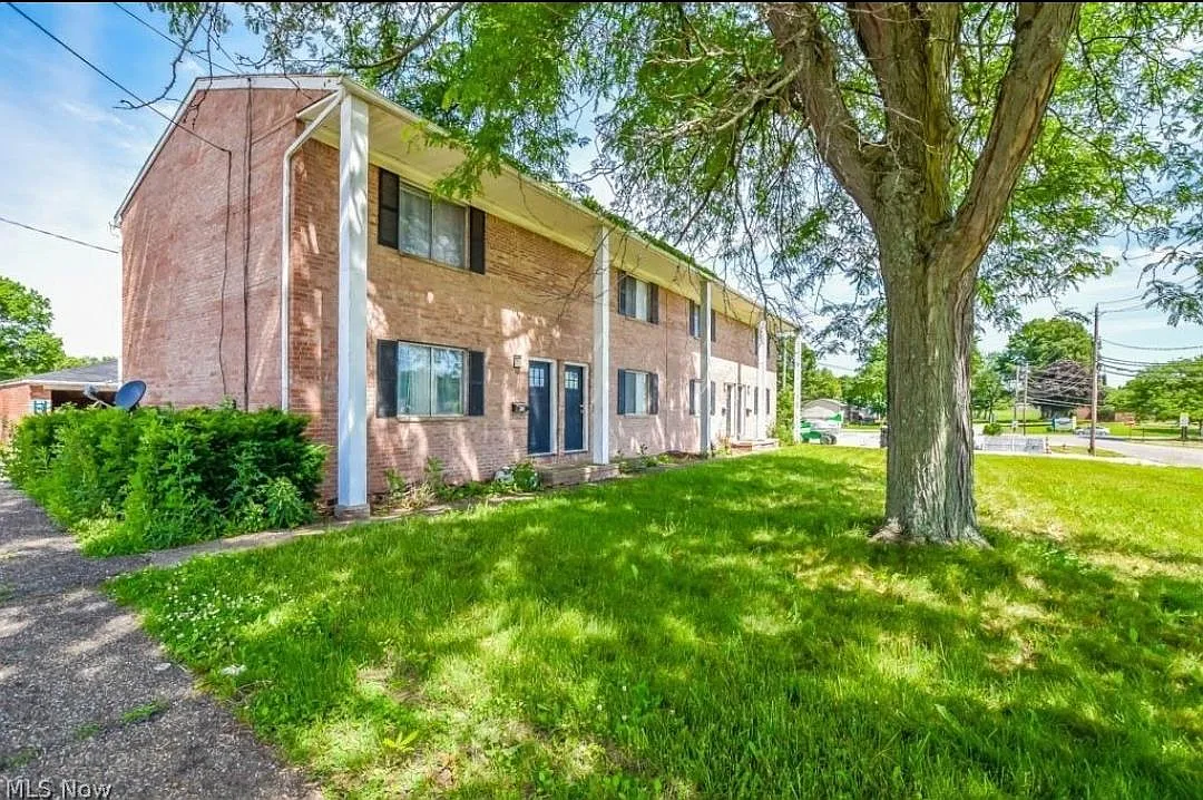 2 bed, 1000 sqft, $1,165 — Photo 1
