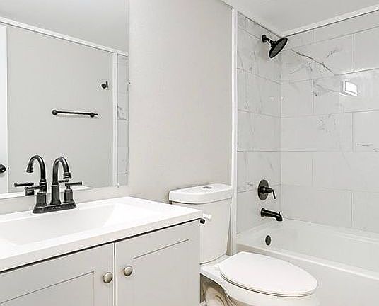 5th image of 5159 Farrow Ave #5159
