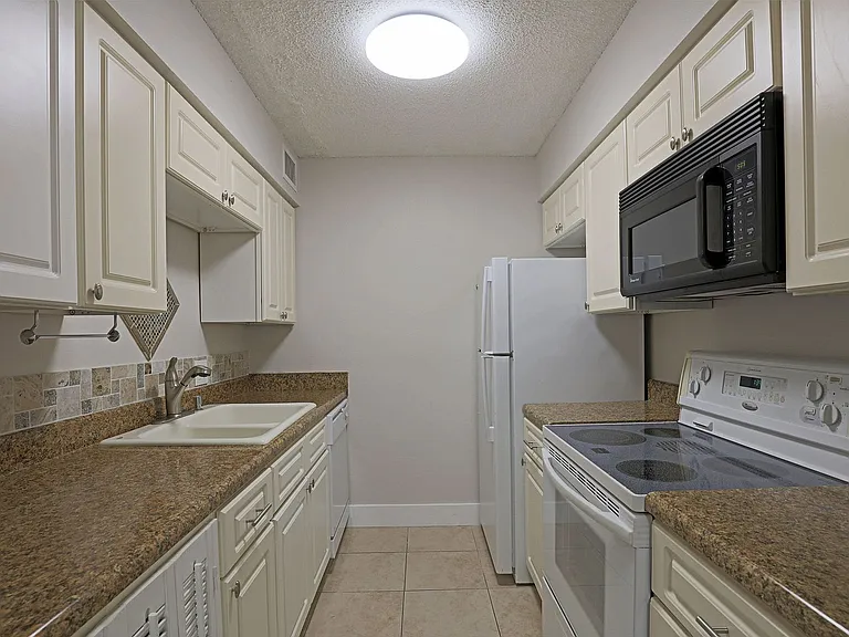 5303 Summerlin Rd #301 — Photo 6