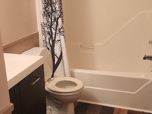 4th image of 2302 Reservoir Ave