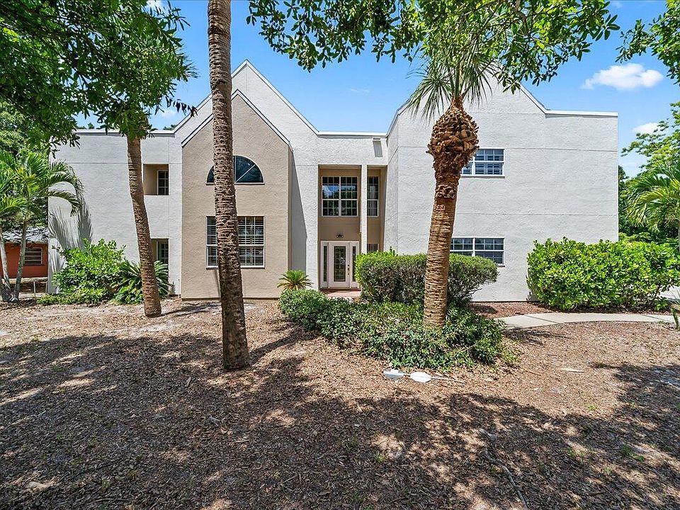 1st image of 457 Bluff Dr