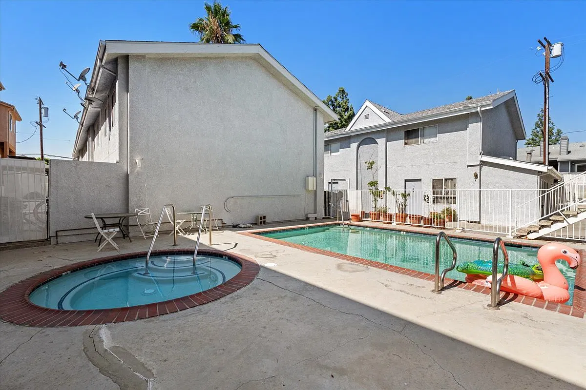 2 bed, 1.5 bath, 1100 sqft, $2,295 — Photo 3