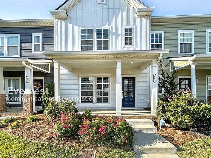 1st image of 821 Goswell Dr