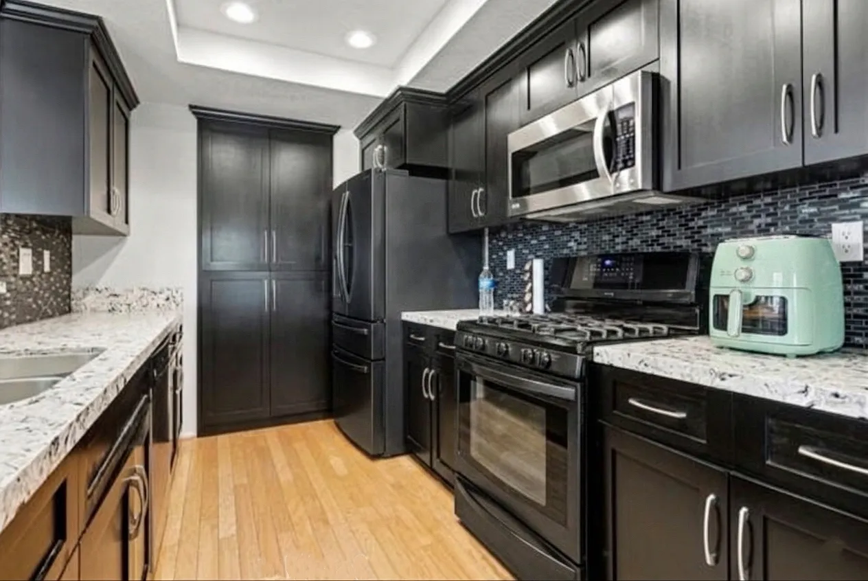 2 bed, 1145 sqft, $3,400 — Photo 2