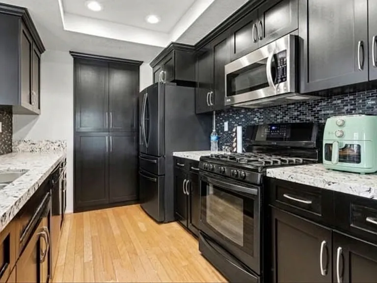 640 Kingswood Ln #F — Photo 2