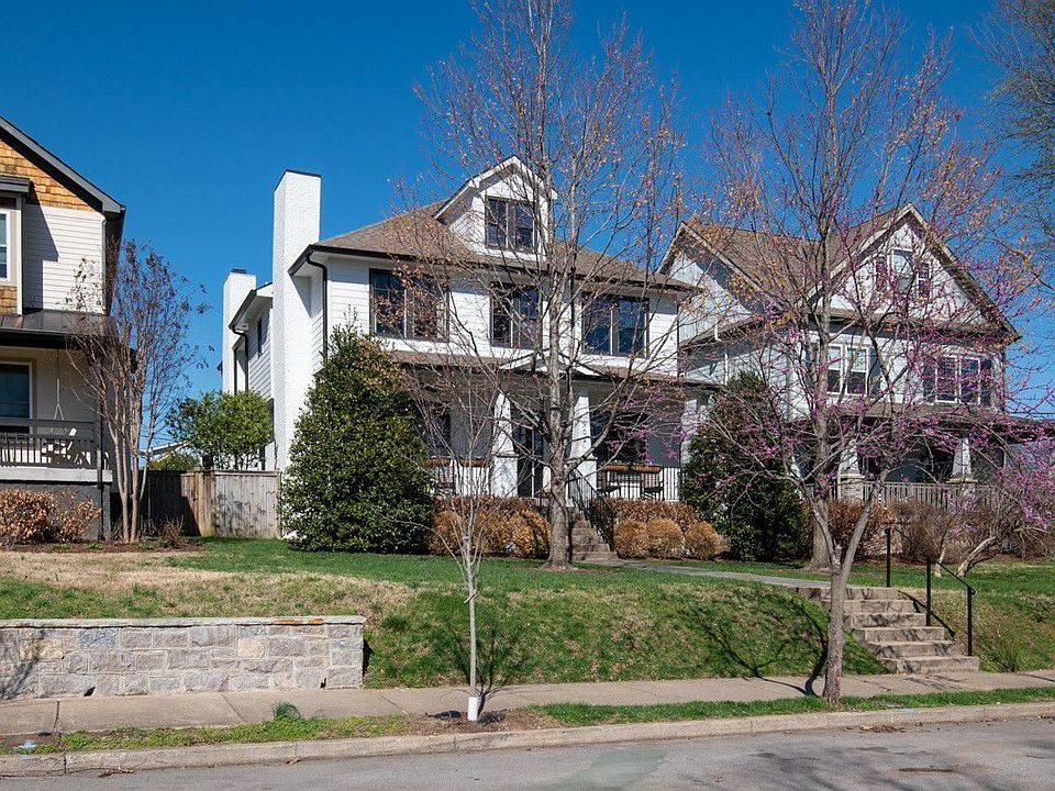 1st image of 902 Montrose Ave
