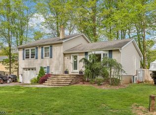 6 Woodport Ave, Lake Hopatcong, NJ 07849