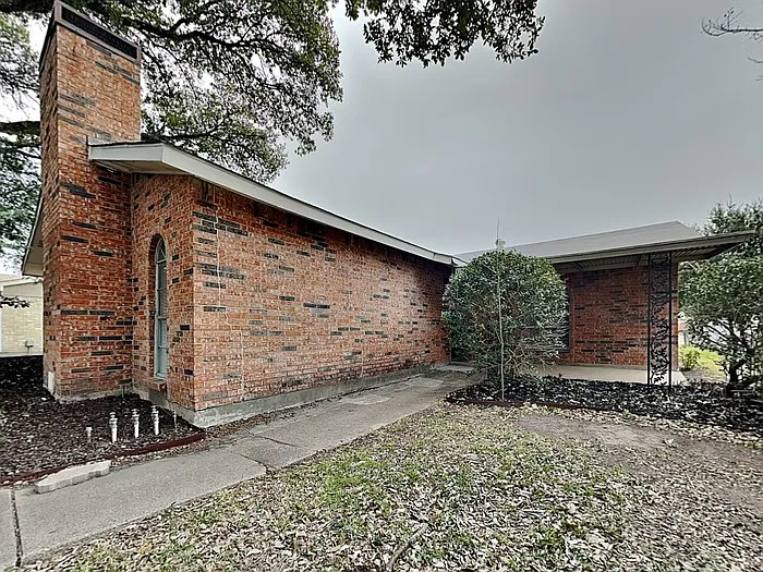 446 Thistle Dr — Photo 3