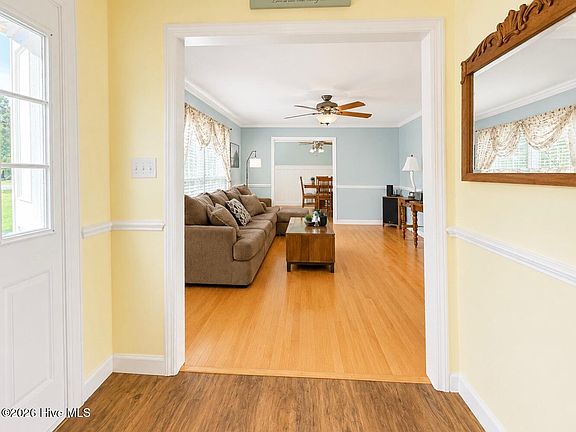 4th image of 305 Lakeview Avenue