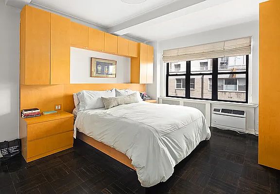 4th image of 225 E 79th St #12CDE