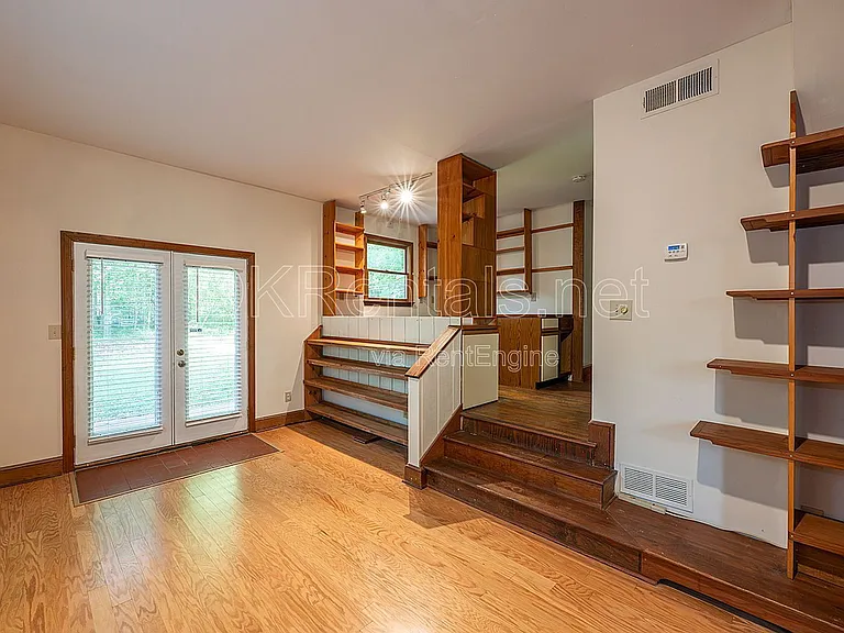 425 Ansley St — Photo 10