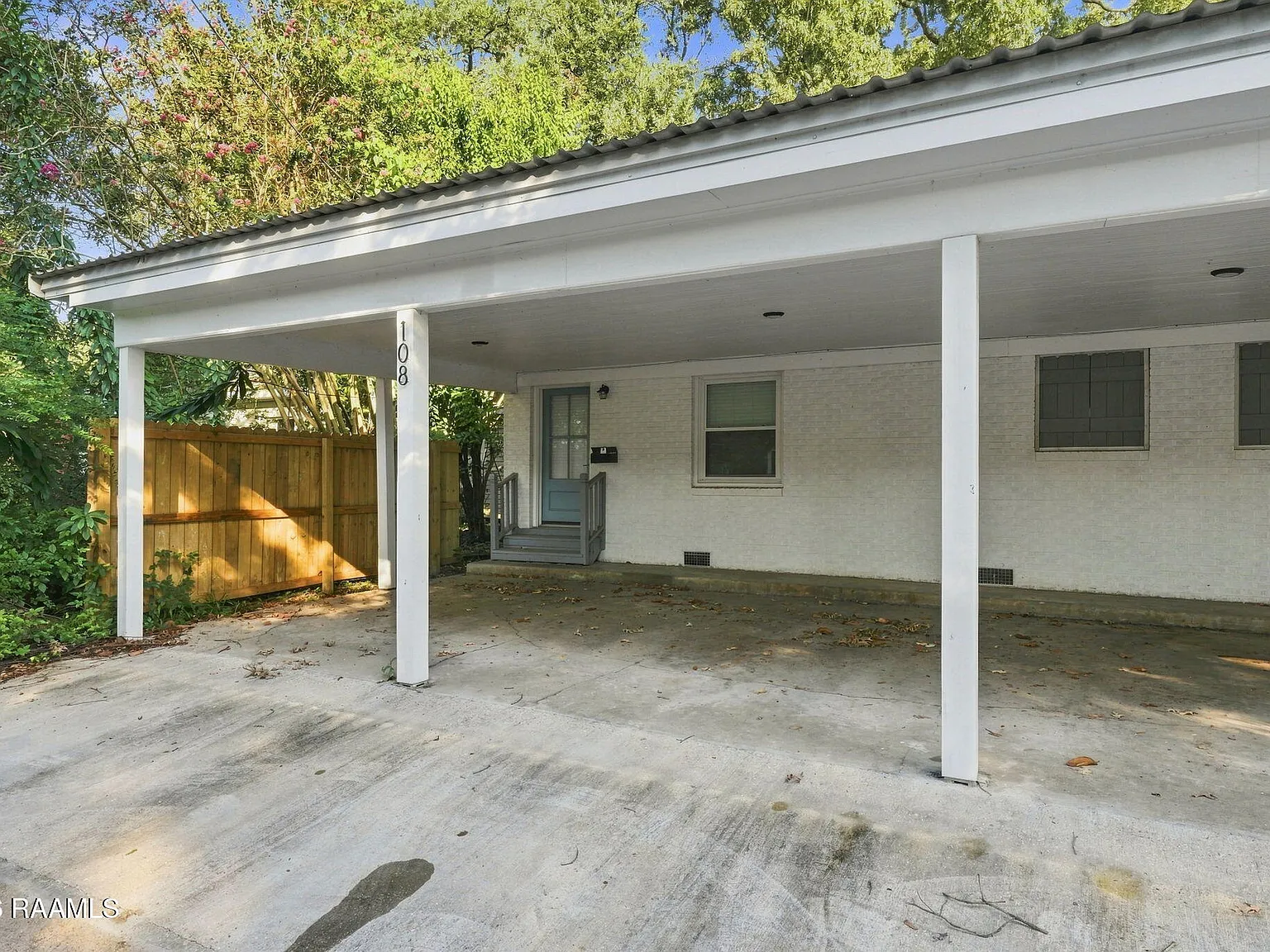 2 bed, 1050 sqft, $1,300 — Photo 2