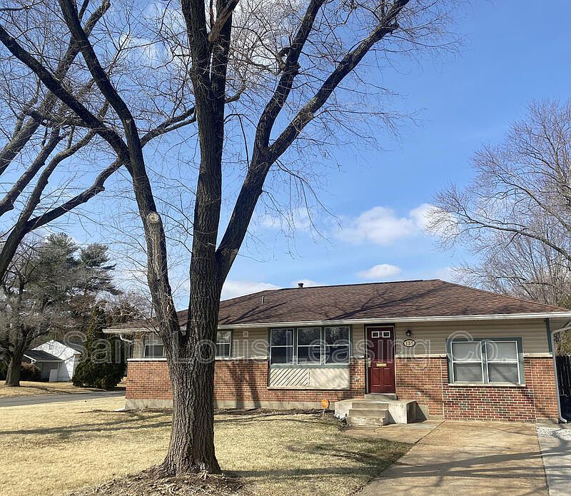 1st image of 135 Florissant Park Dr
