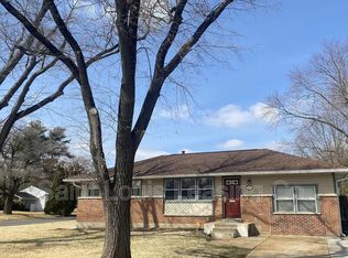 135 Florissant Park Dr, Florissant, MO 63031
