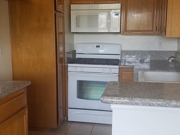 5th image of 11162 Camarillo St APT 309