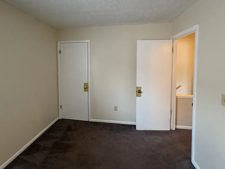 2415 Glenmawr Ave — Photo 10