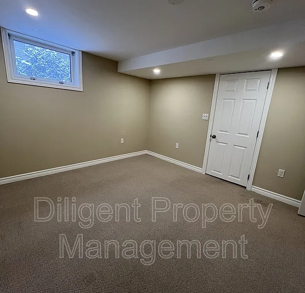 596 Garside Dr — Photo 26