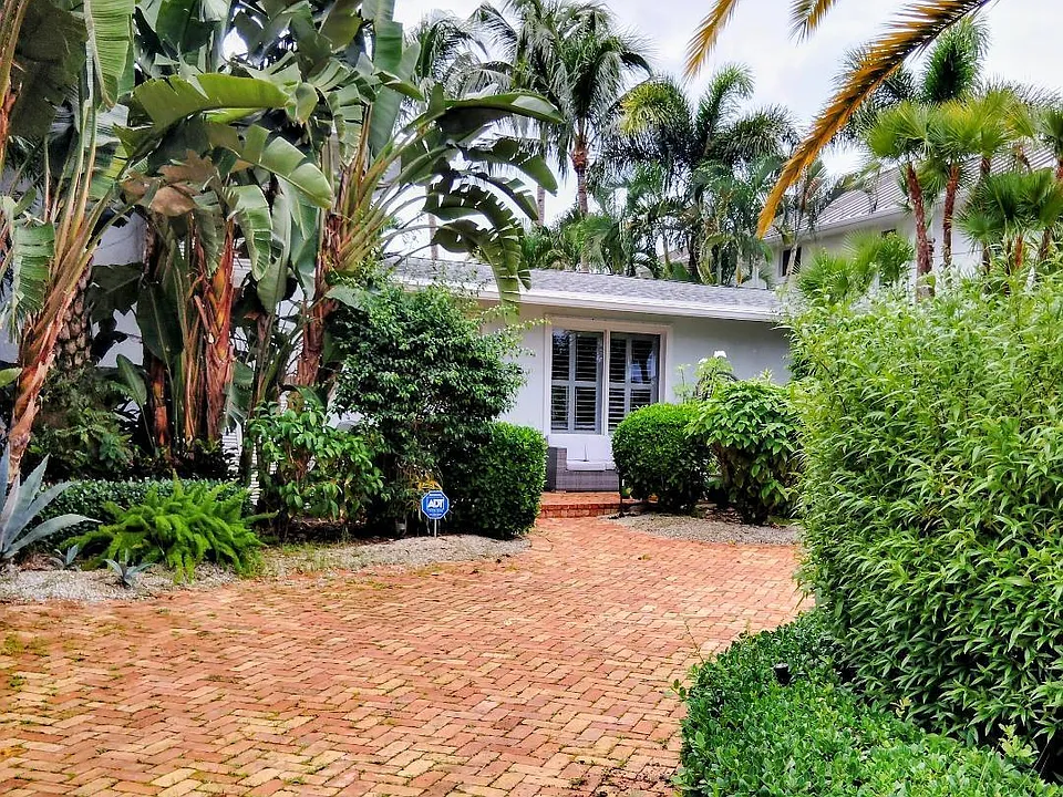 14049 Port Circle Palm