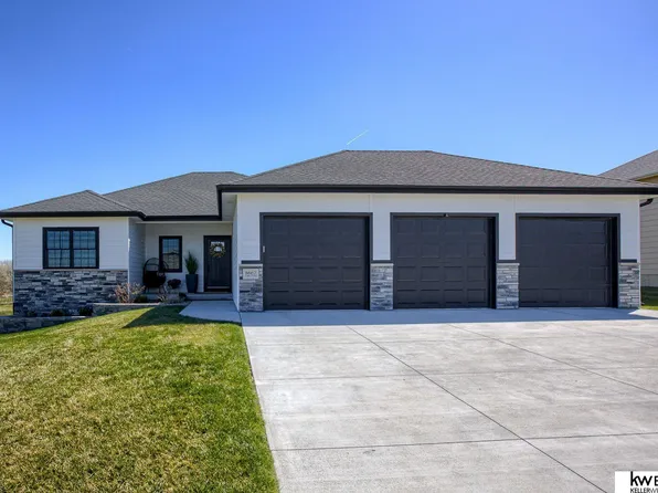 8667 Eagle Point, Plattsmouth, NE 68048
