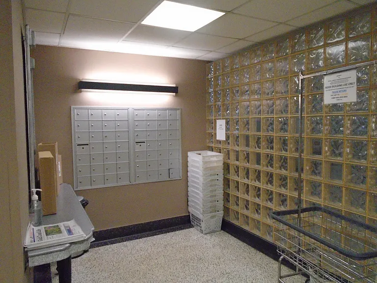 2160 Center Ave #4M — Photo 2