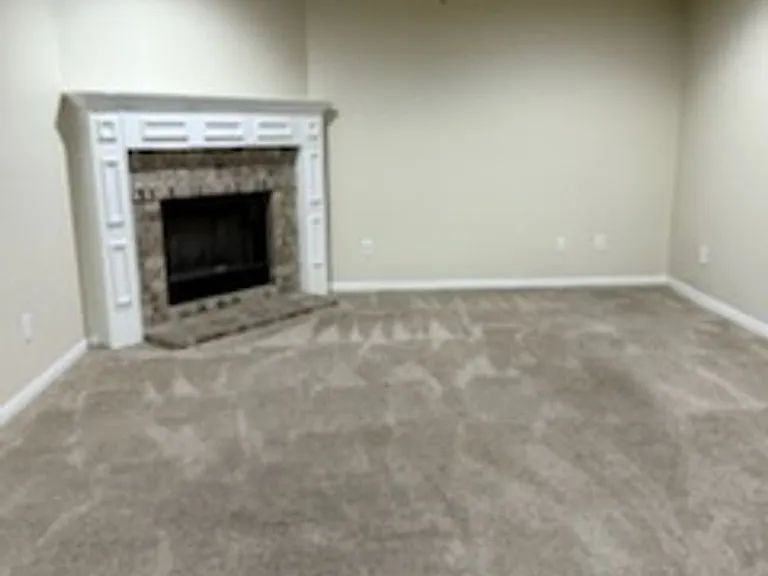 2201 Riley Dr — Photo 3