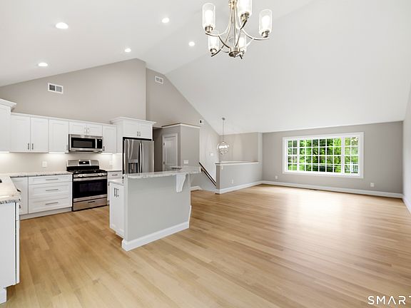 5th image of 672 Vernon Street