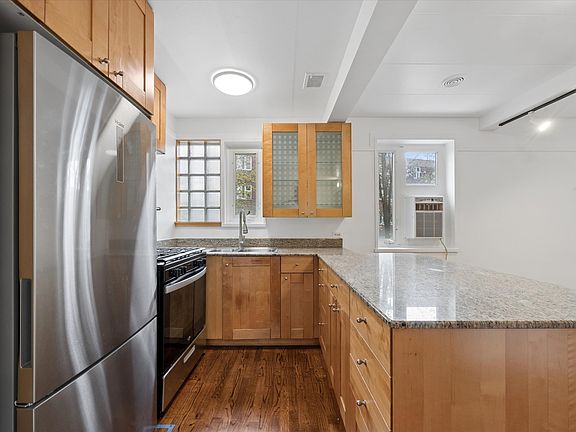 5th image of 7208 W Oak Ave #2SE