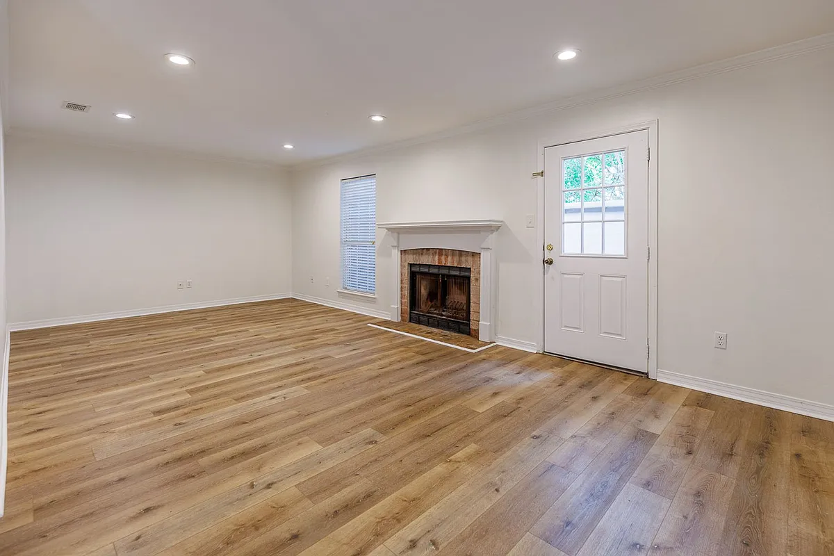 Building Photo - 6401 Cedar Bend Ct #7