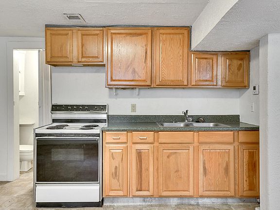 5th image of 112 N 38th Ave #8