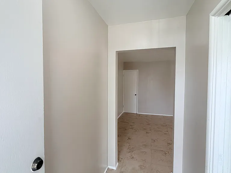 313 N Beverly Ct #313 — Photo 8